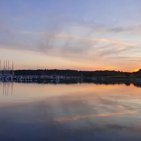 Ботель Floating House Sena *