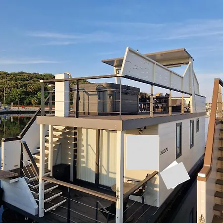 Floating House Sena Pula