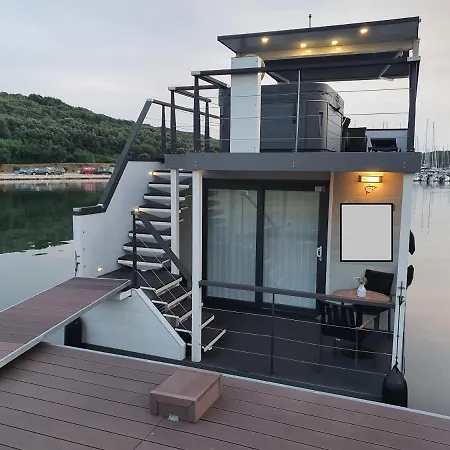 Floating House Sena