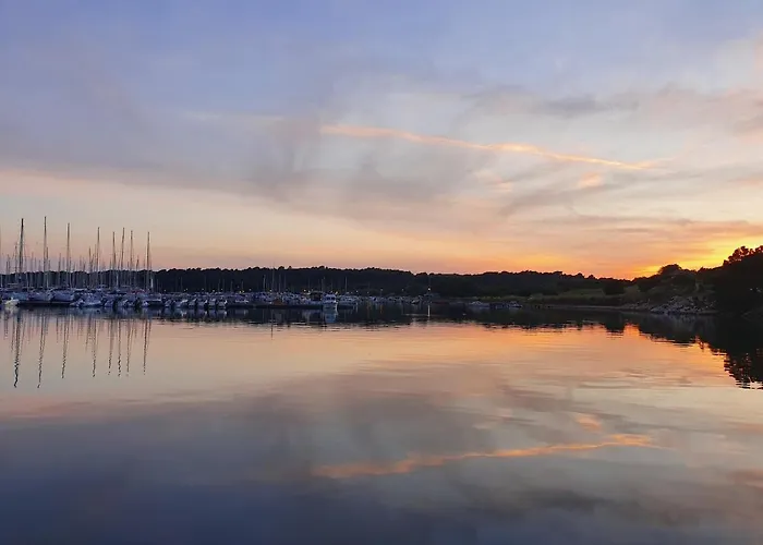 Ботель Floating House Sena *