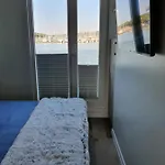 Floating House Sena Botel Pula