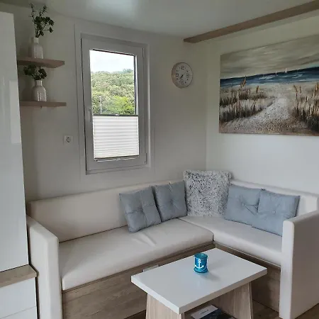 ספינת מלון Floating House Sena פולה