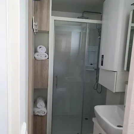 Floating House Sena Hotel en barco Pula