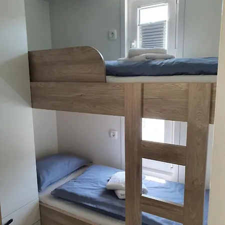 Floating House Sena ספינת מלון