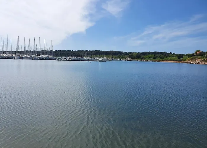 Floating House Sena Hotel na wodzie