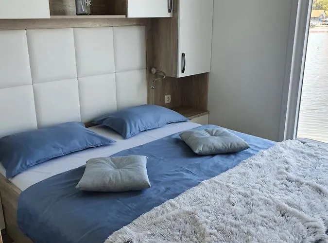 Floating House Sena Πλωτό κατάλυμα *